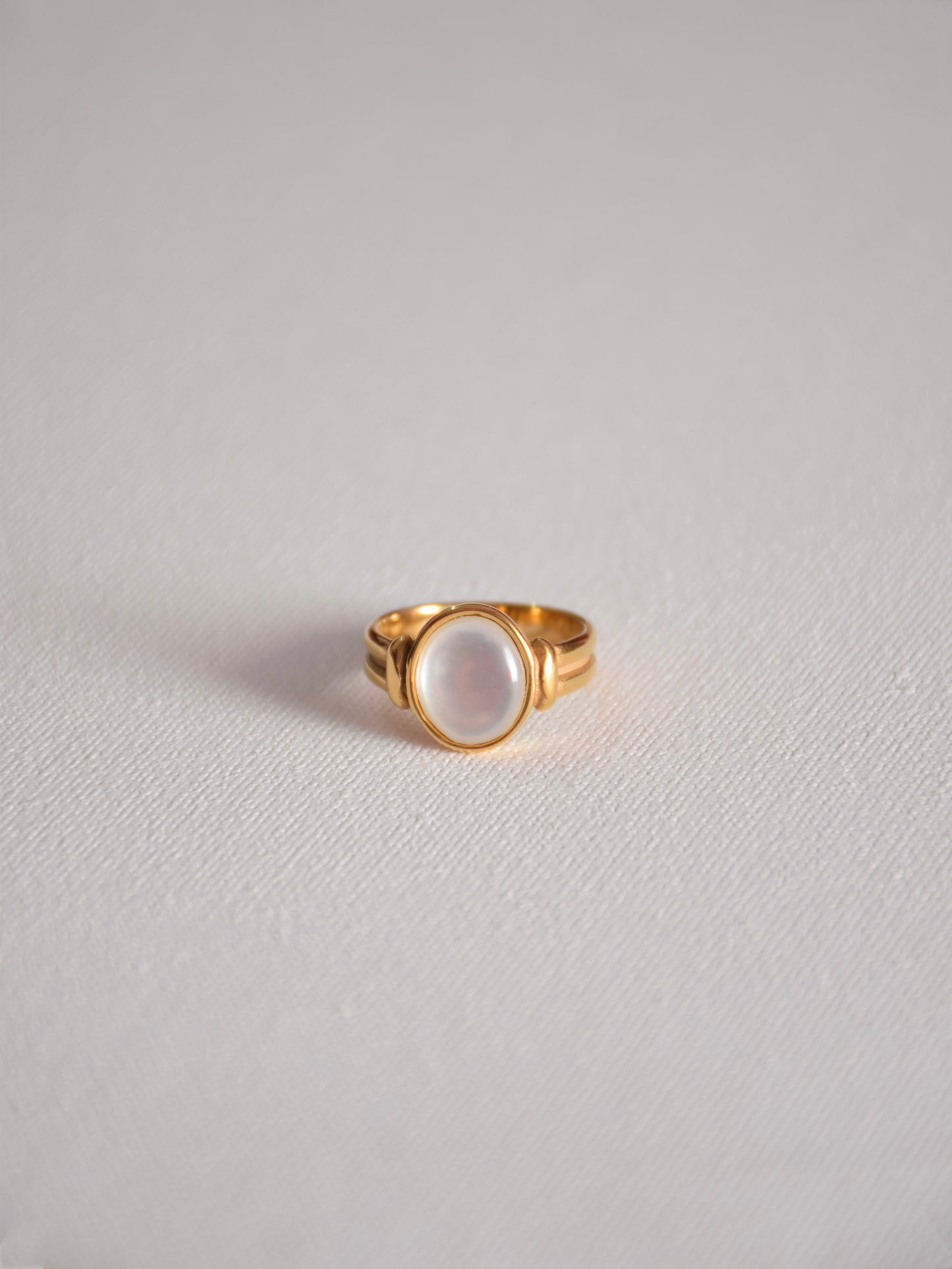 White pearl shell ring