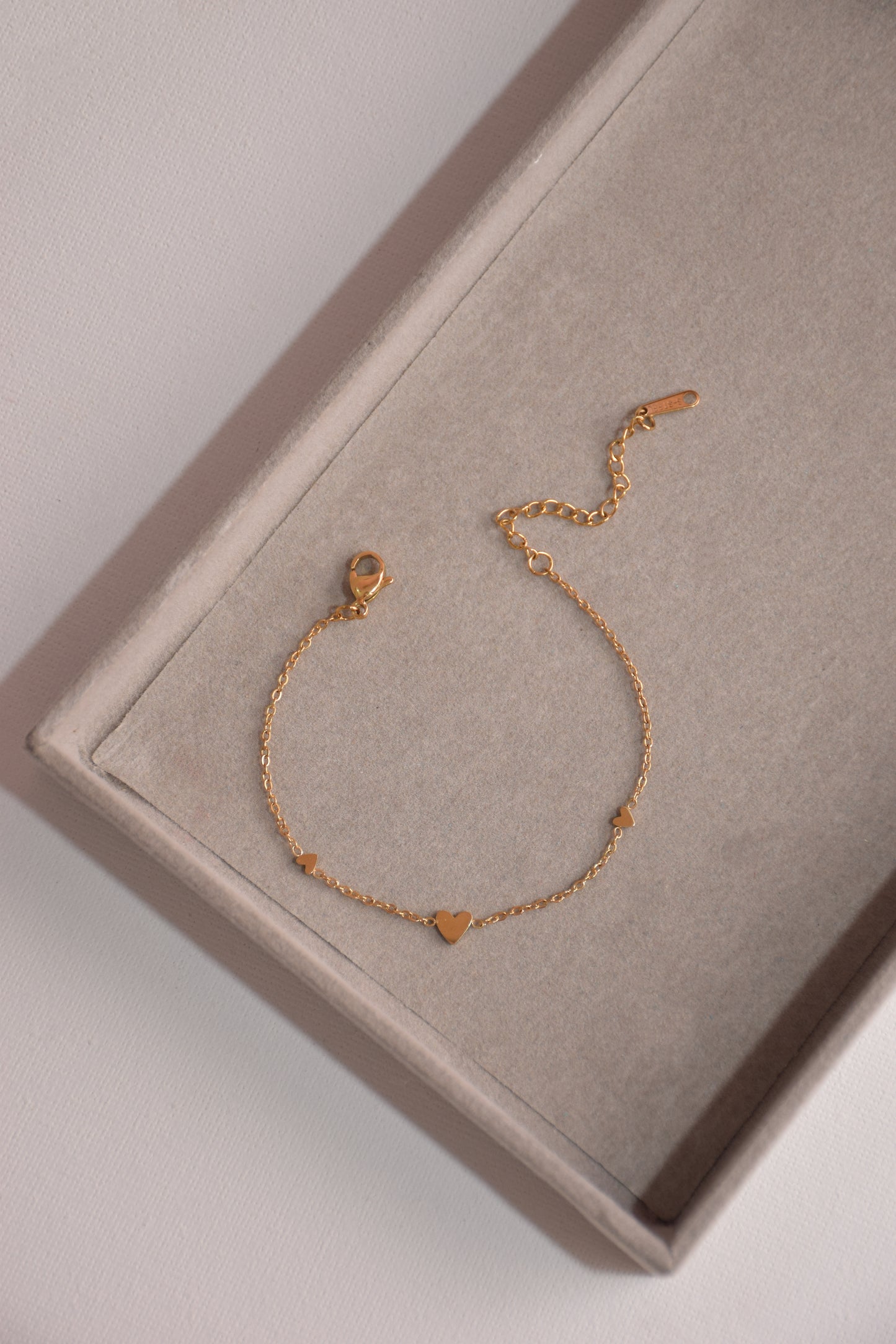 Tiny hearts gold bracelet