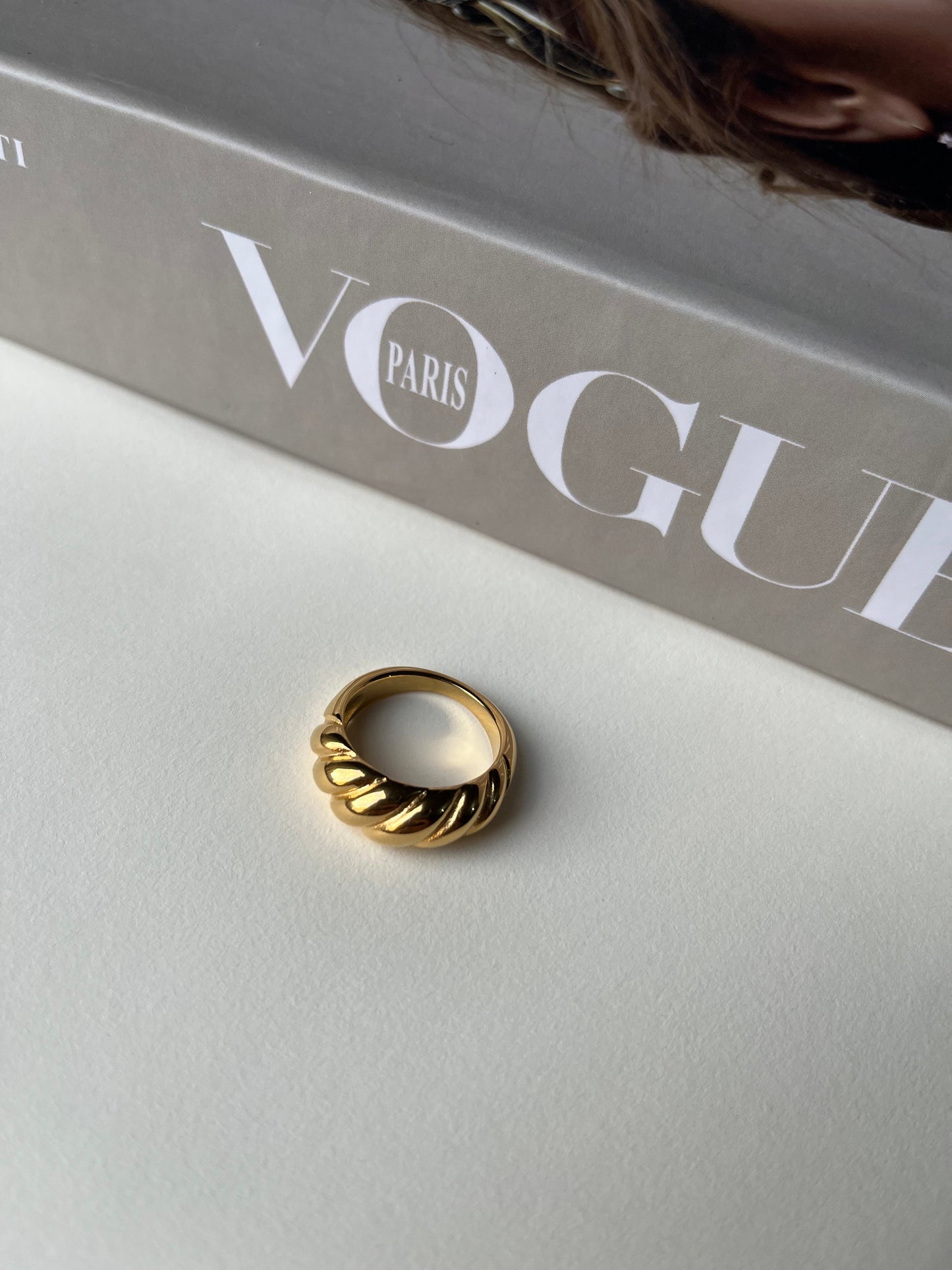 Twisted croissant ring