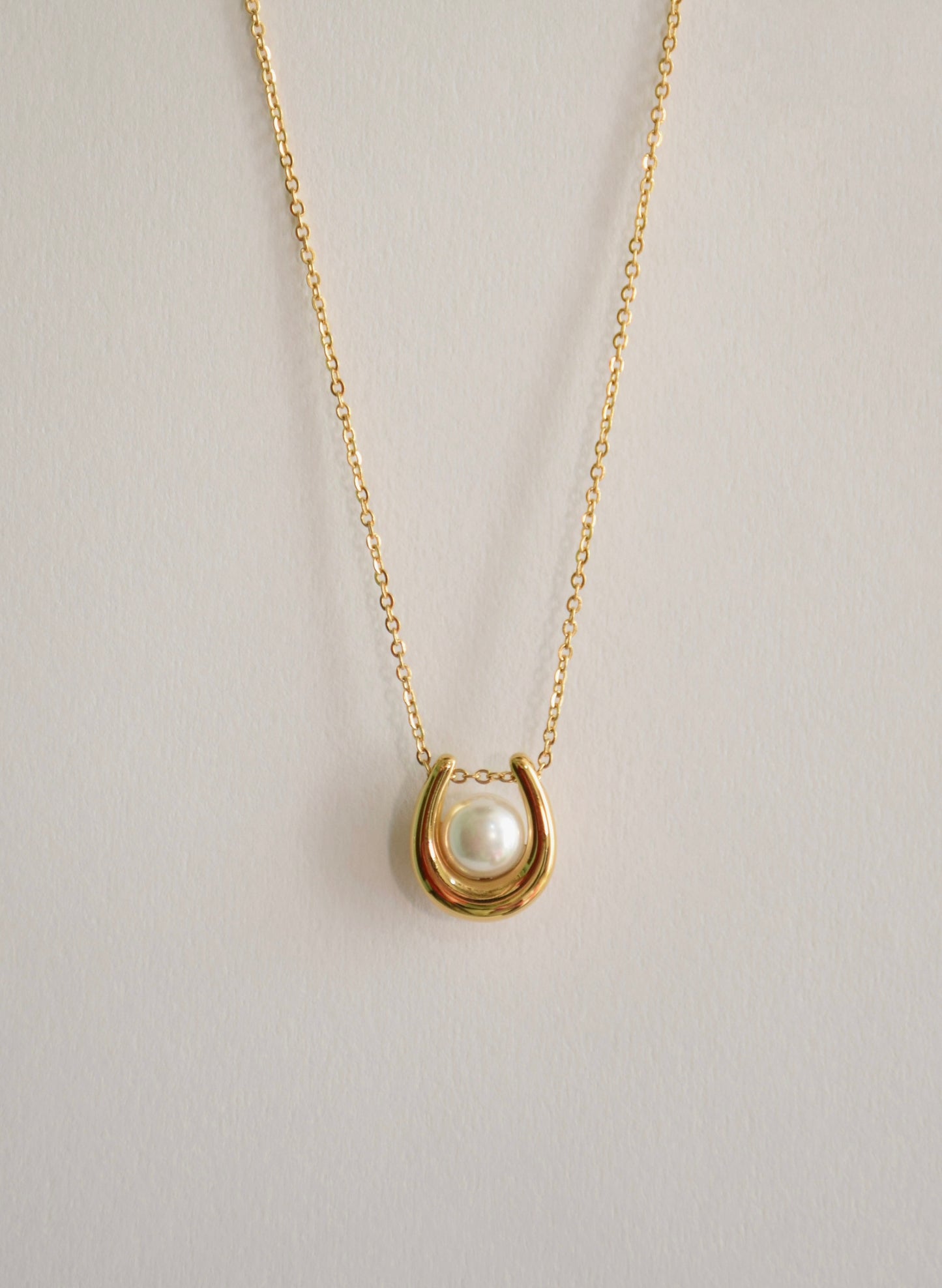 Chunky U freshwater pearl pendant necklace
