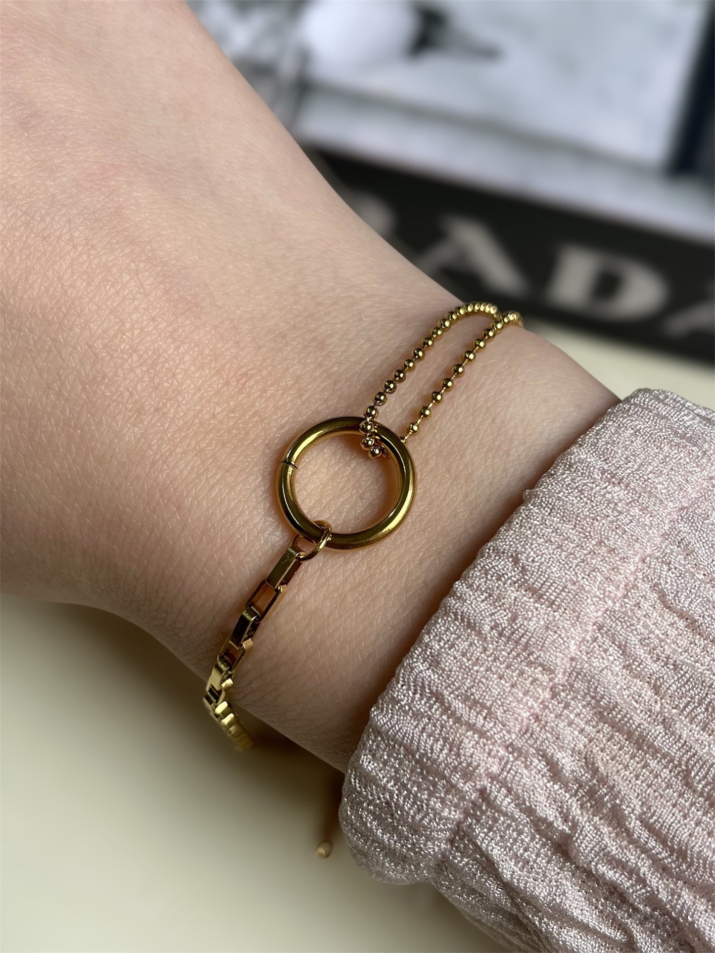 Minimalist round bracelet