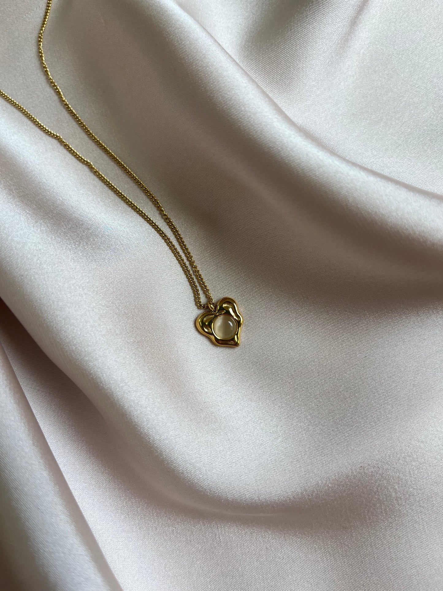 Heart inlaid opal Stone pendant necklace