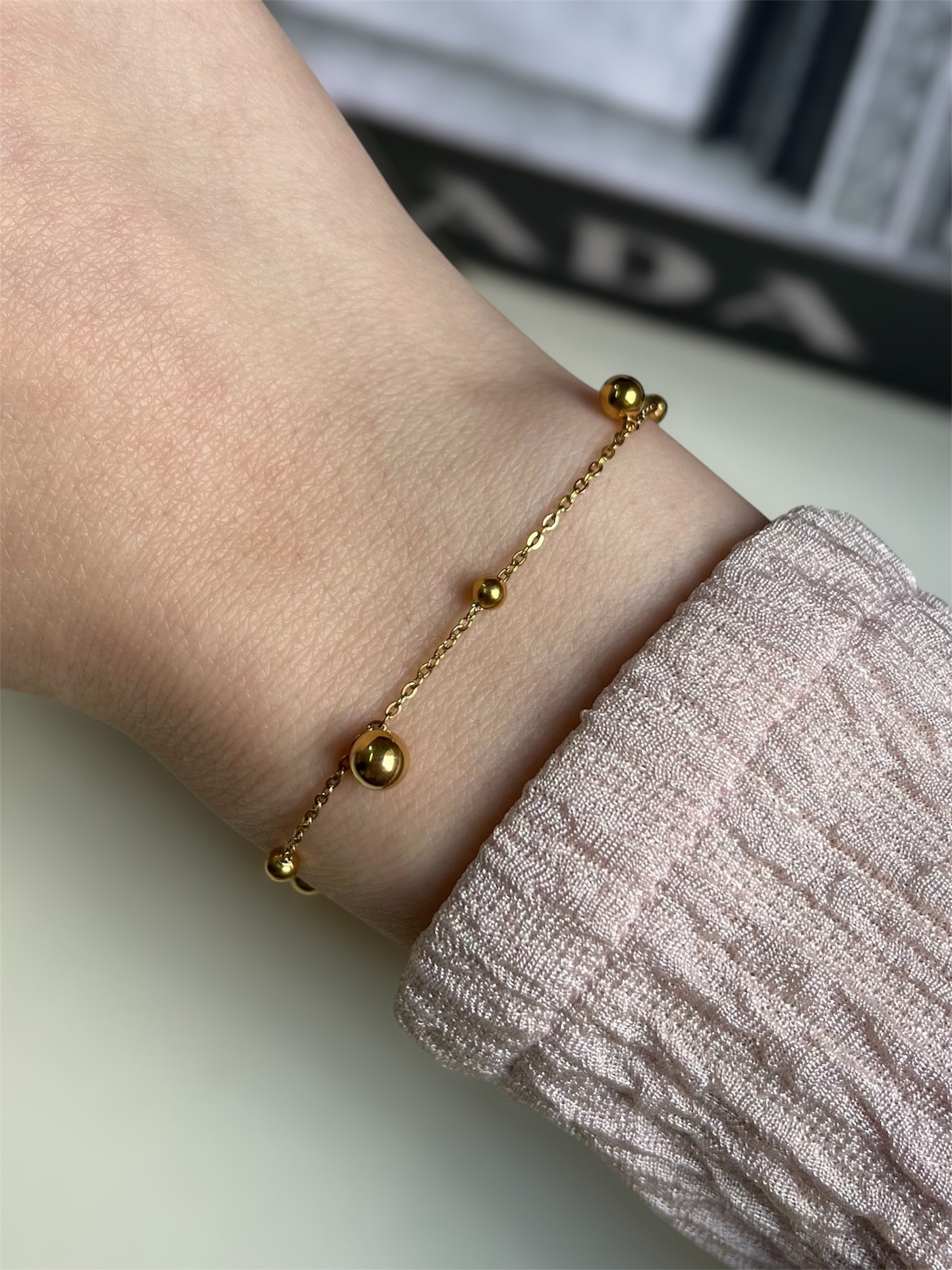 Single Strand Circle Bracelet