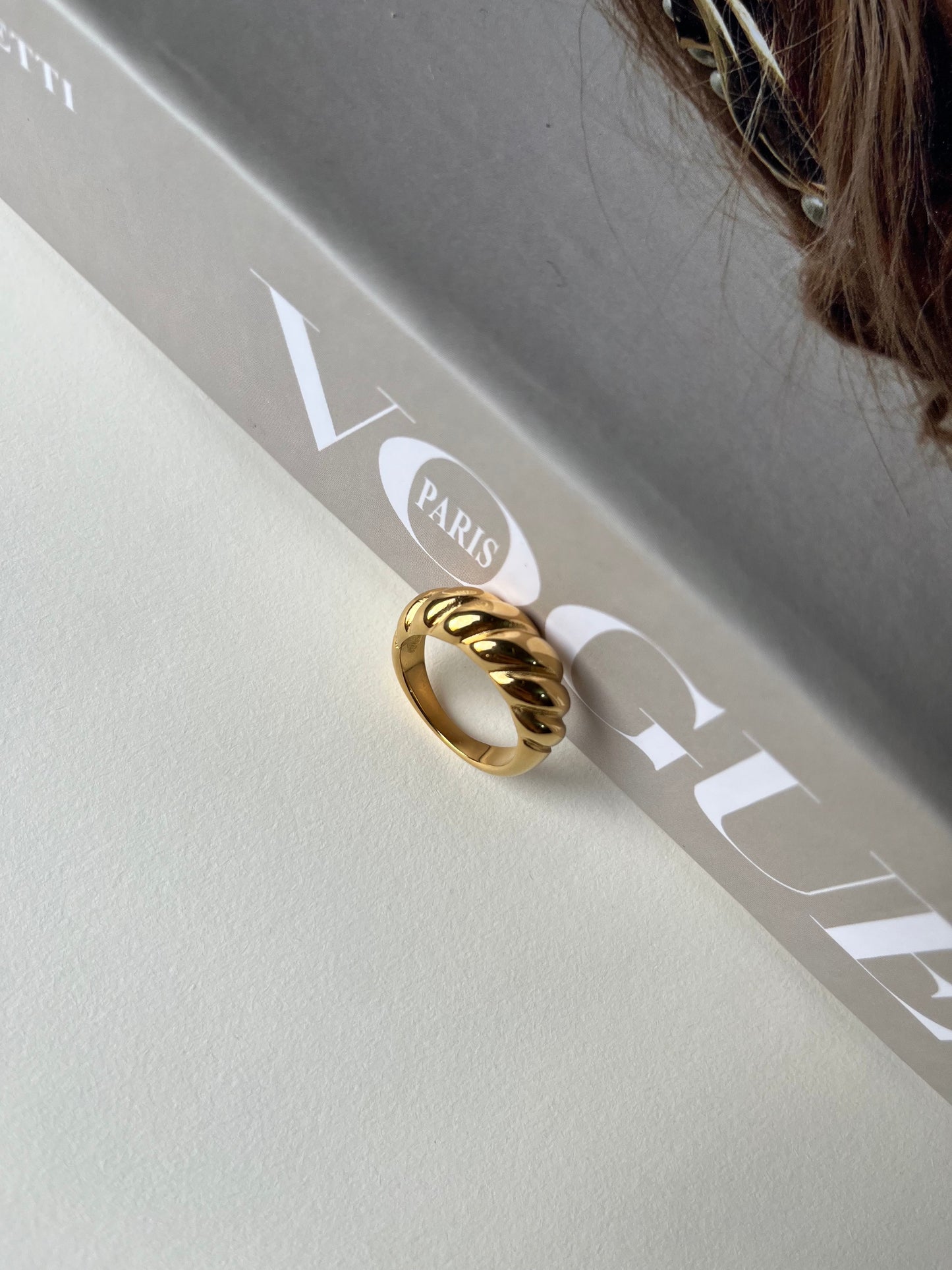 Twisted croissant ring