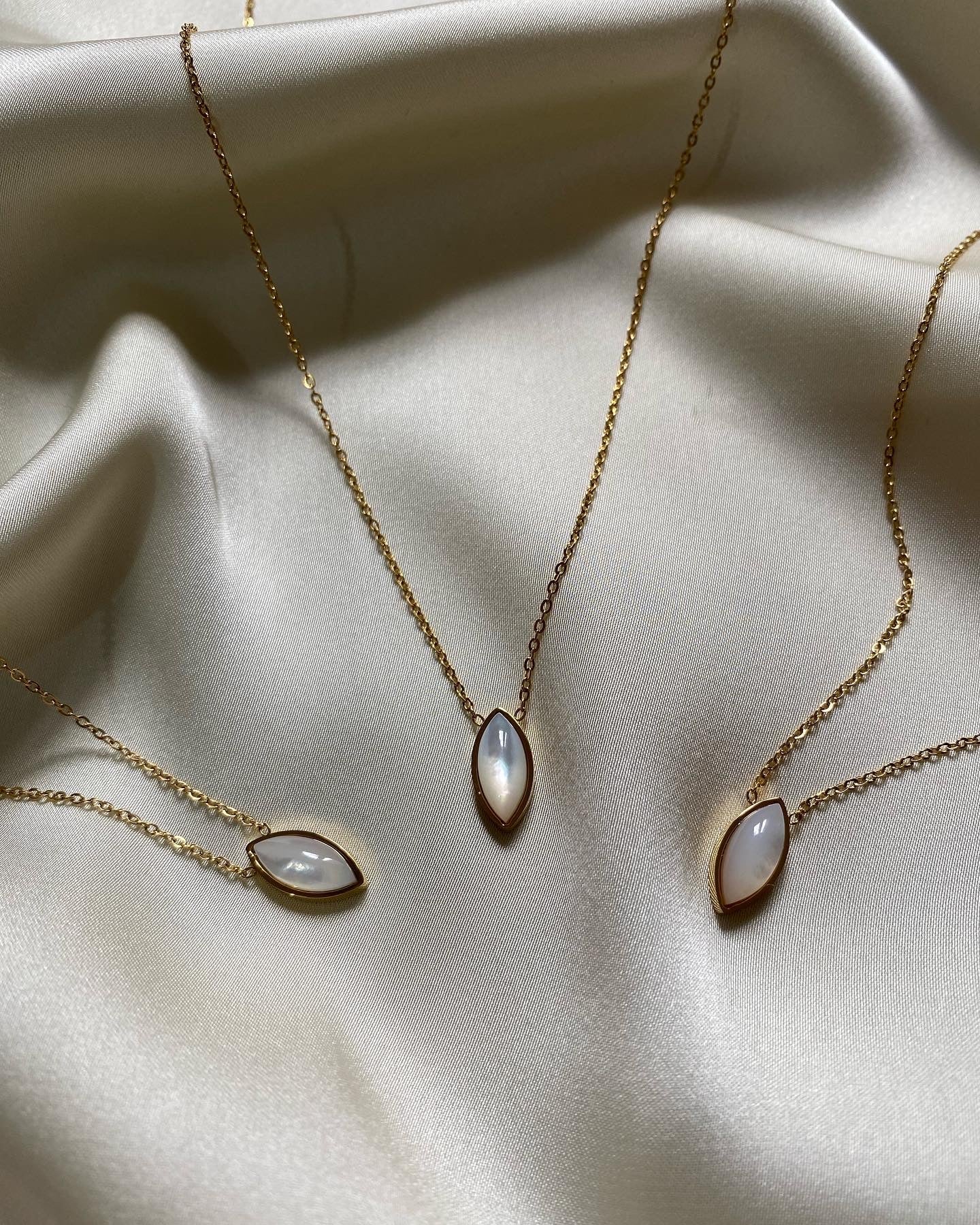 Horse eye shell pendant necklace