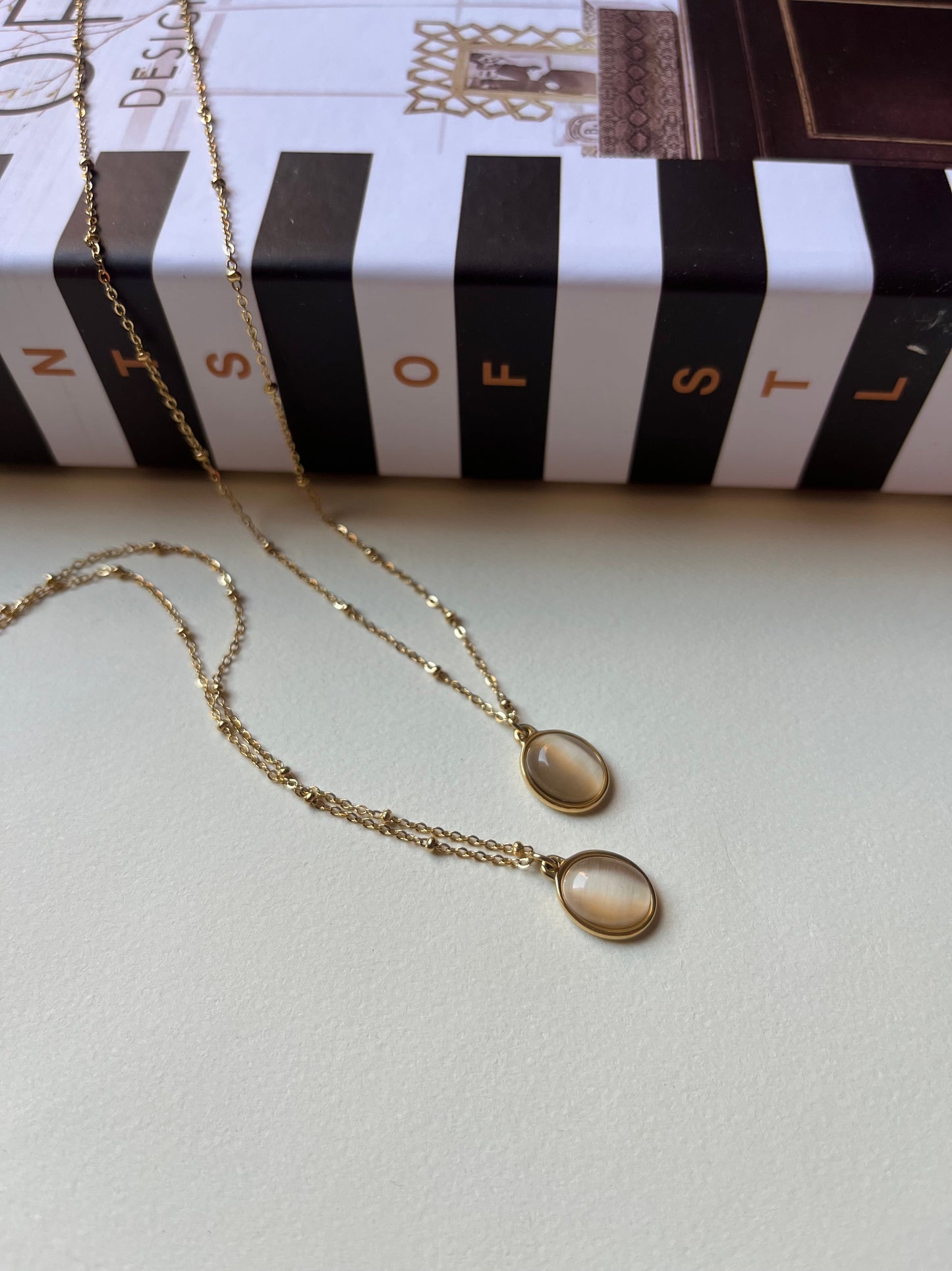 Oval cat eye necklace