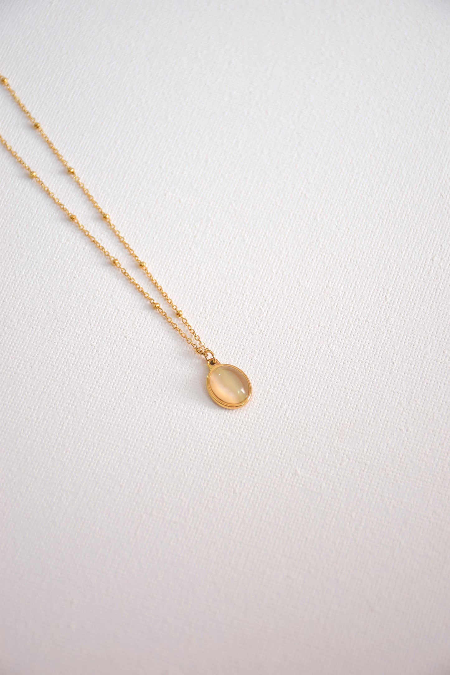 Oval cat eye necklace