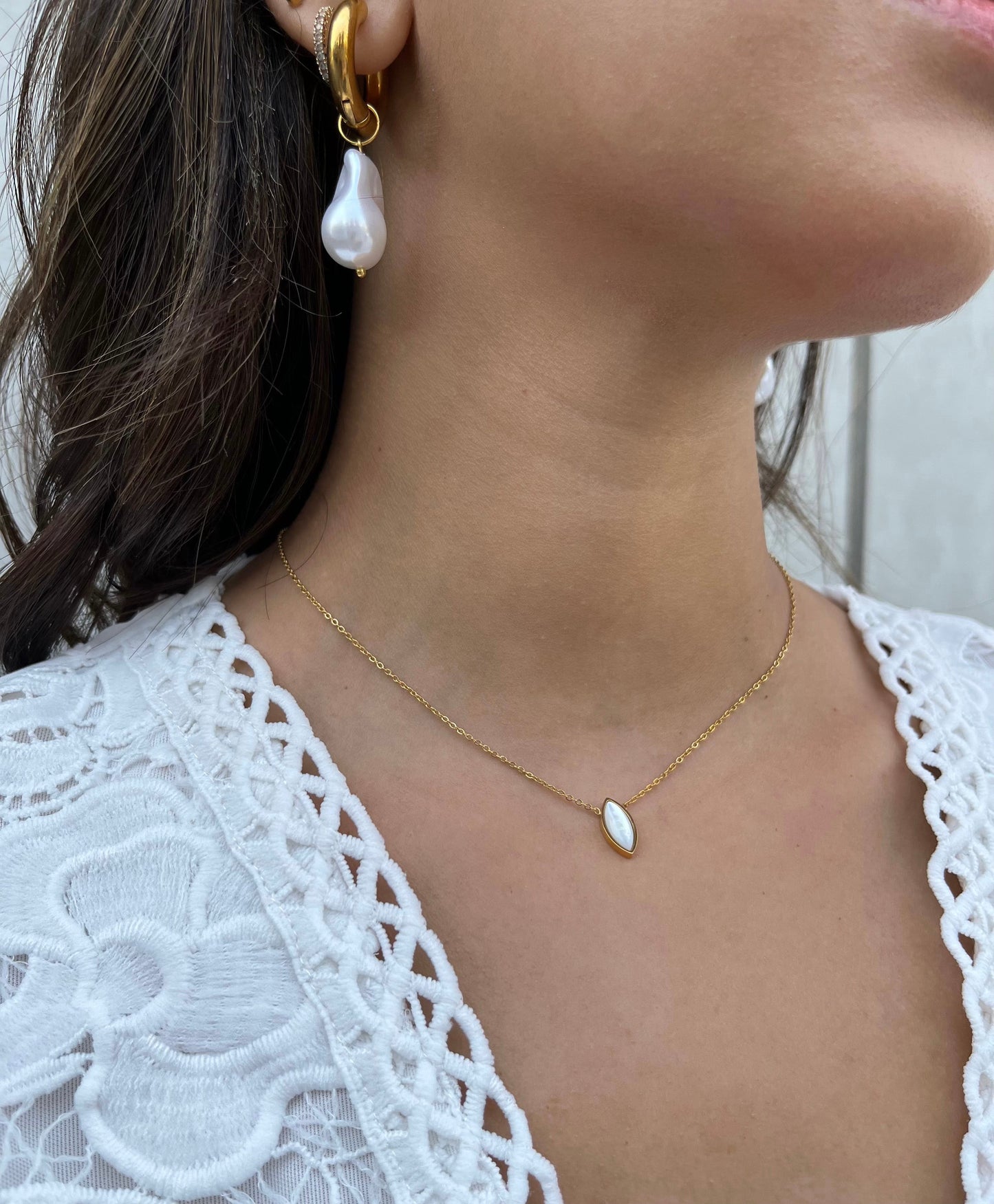 Horse eye shell pendant necklace