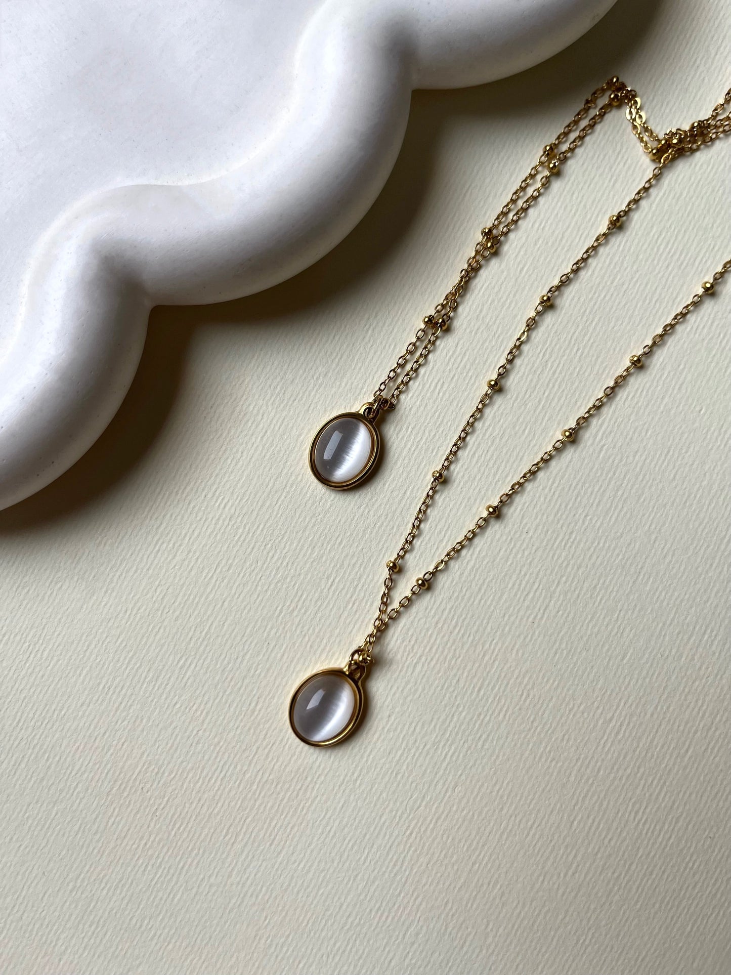 Oval cat eye necklace