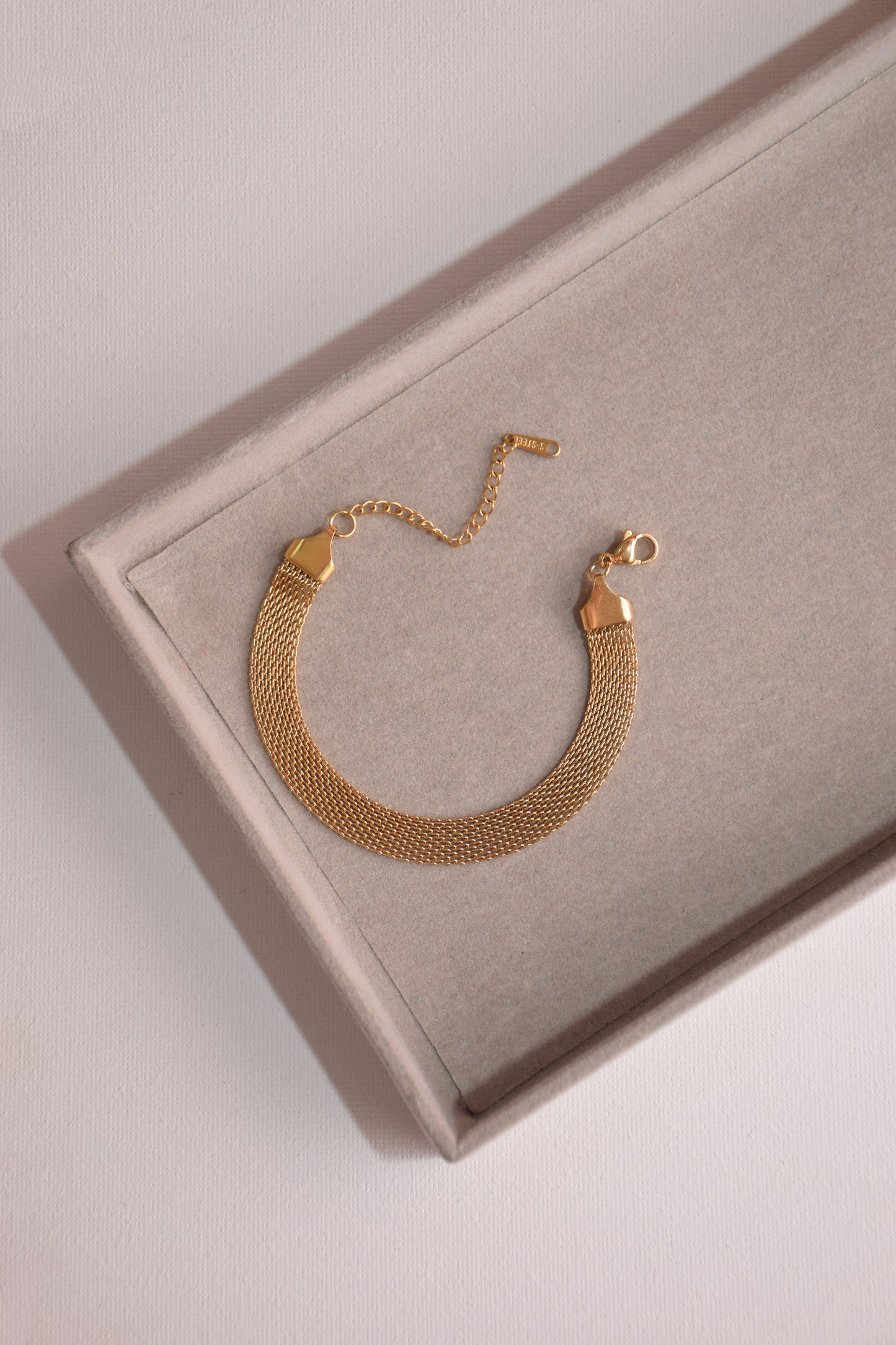 Gold bar bracelet