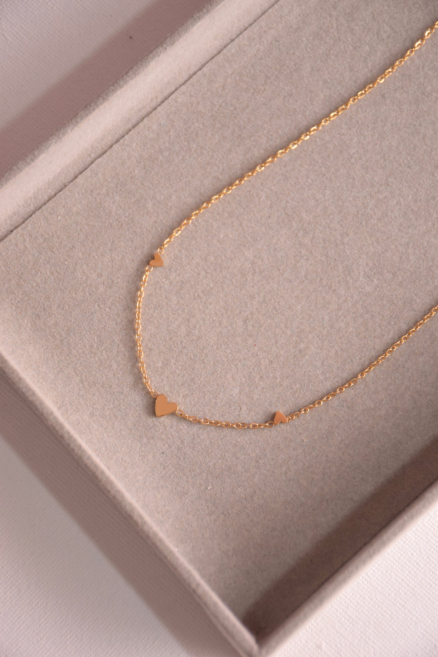 Tiny hearts gold necklace