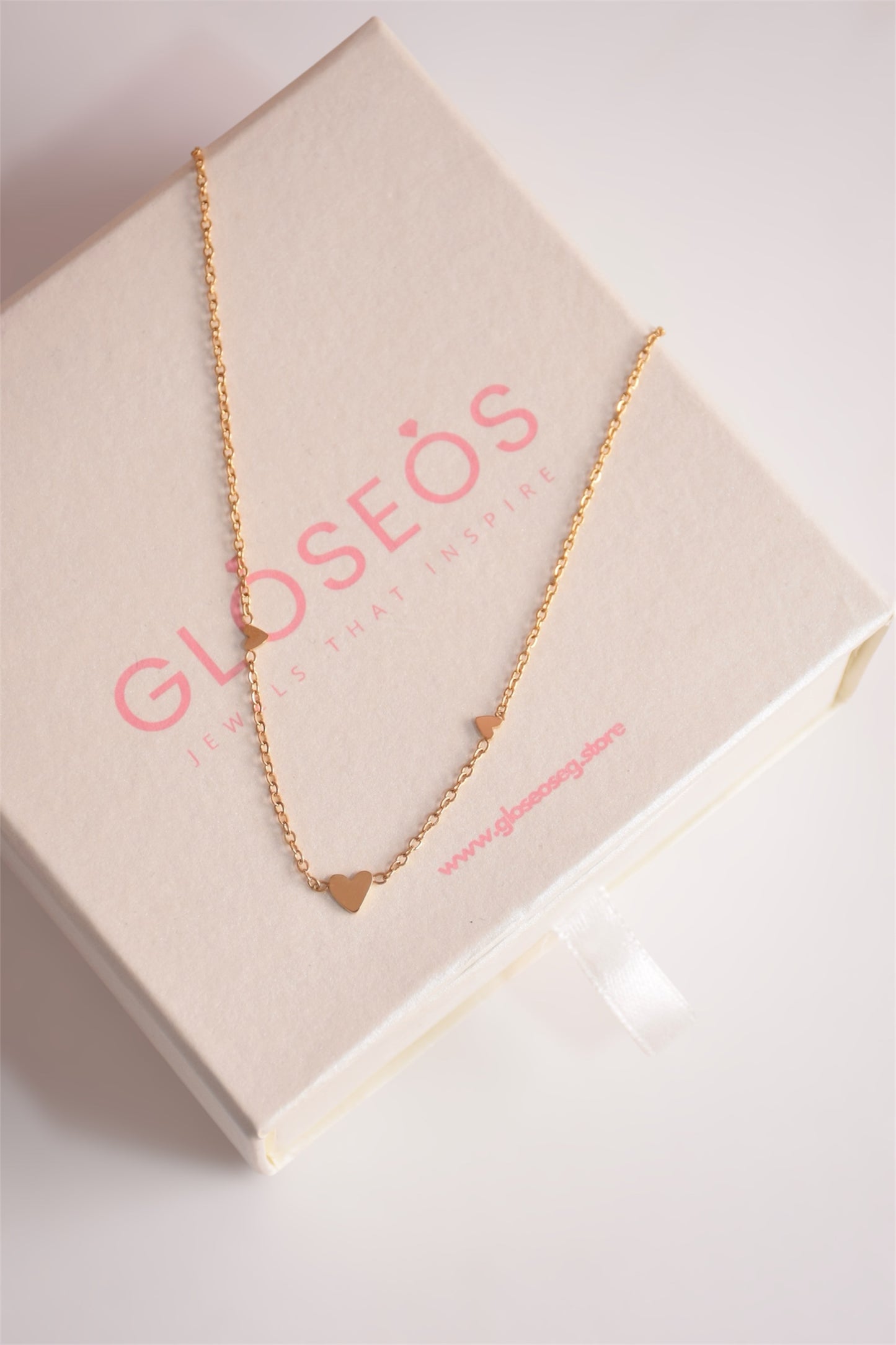 Tiny hearts gold necklace
