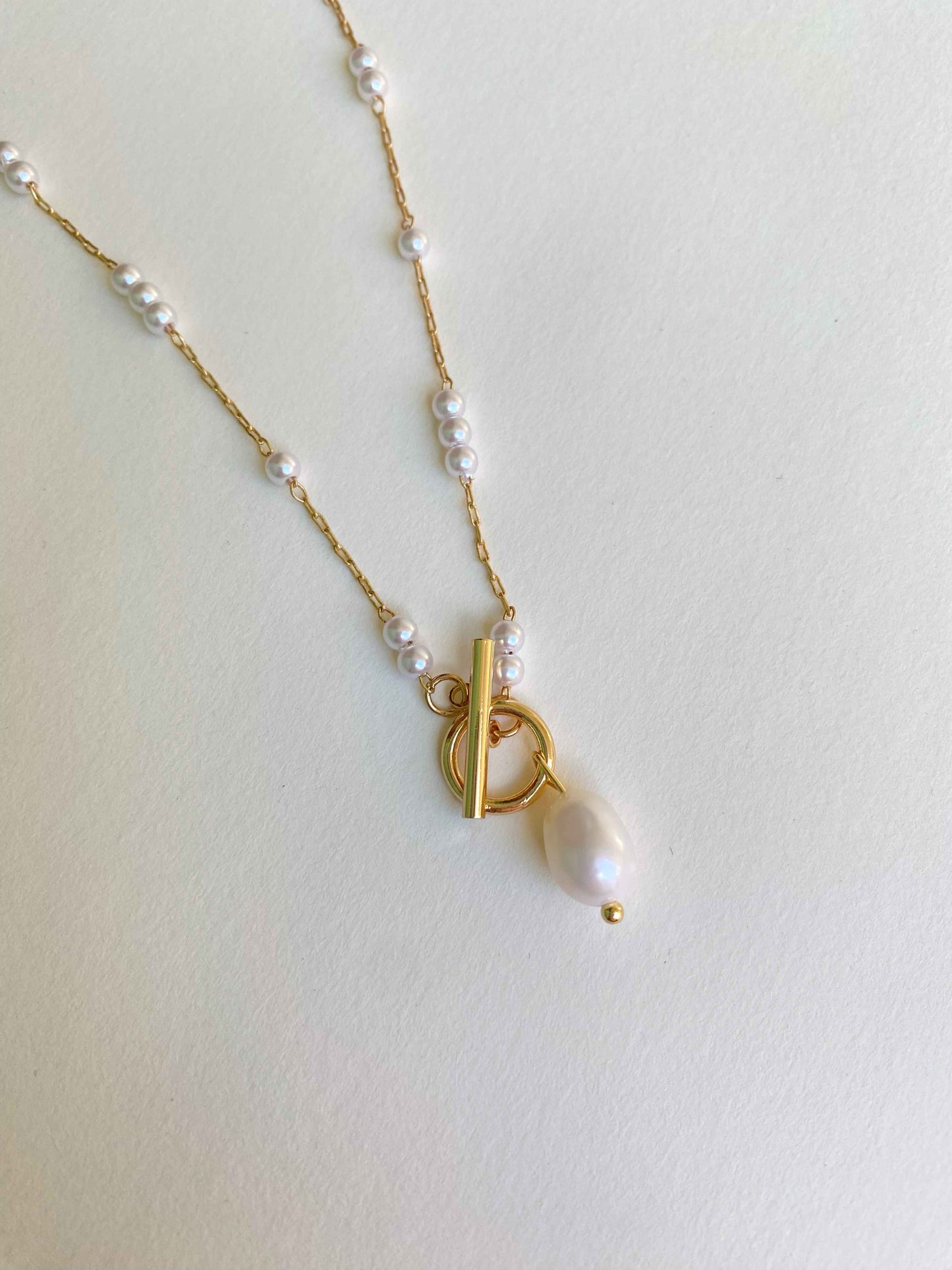 Irregular elegant square cast pearl necklace