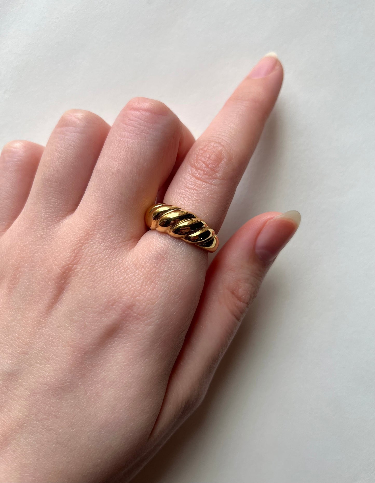 Twisted croissant ring