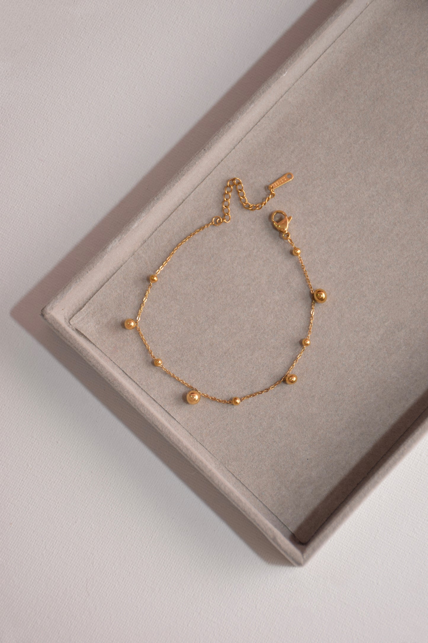 Single Strand Circle Bracelet