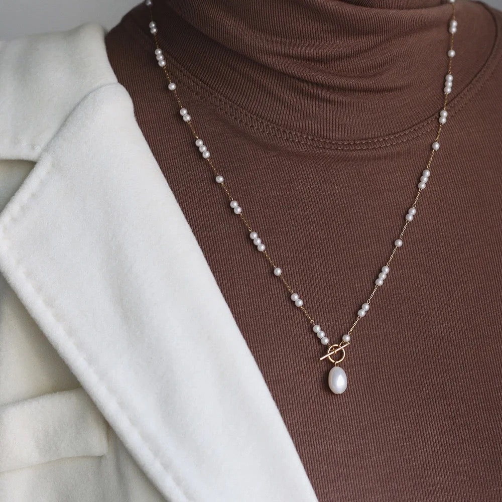 Irregular elegant square cast pearl necklace