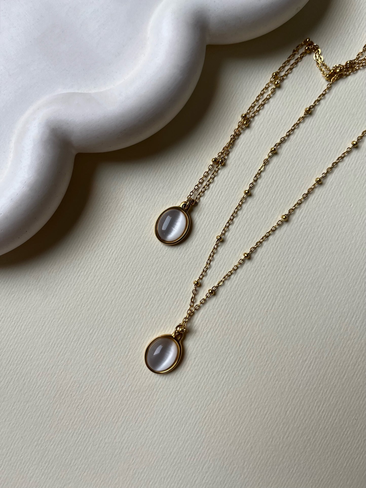 Oval cat eye pendant necklace