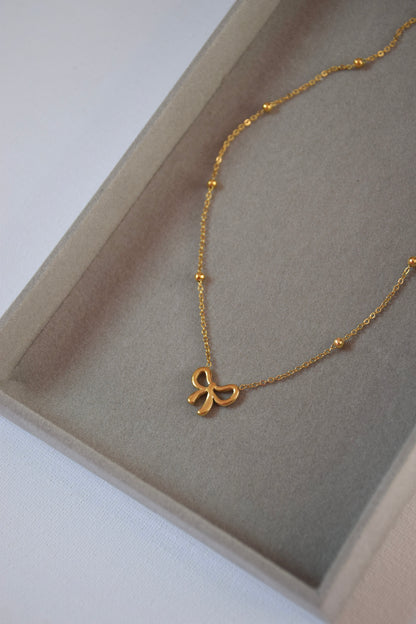 Bow pendant necklace