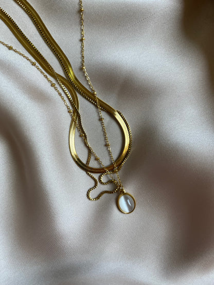 Oval cat eye pendant necklace