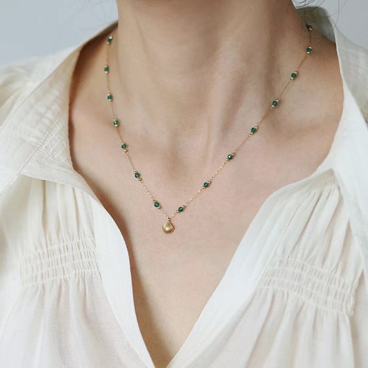 Emerald green stone shell pendant necklace