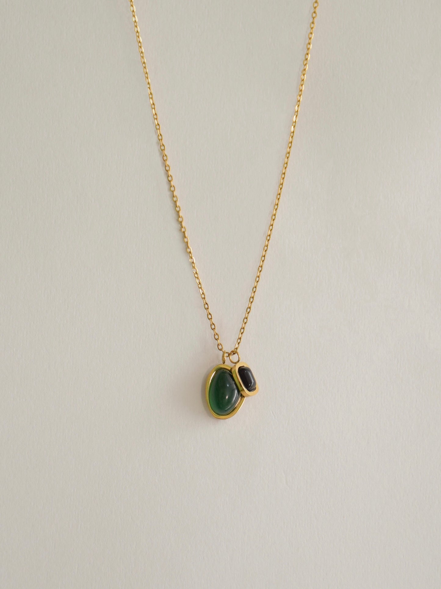 Green agate black stone necklace