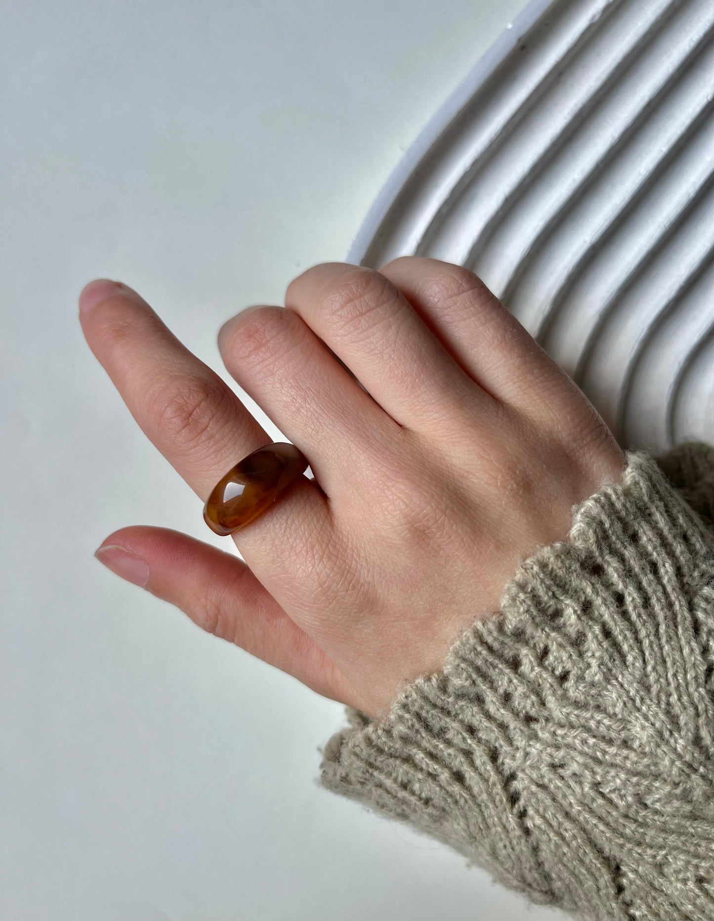 Lustrous resin ring