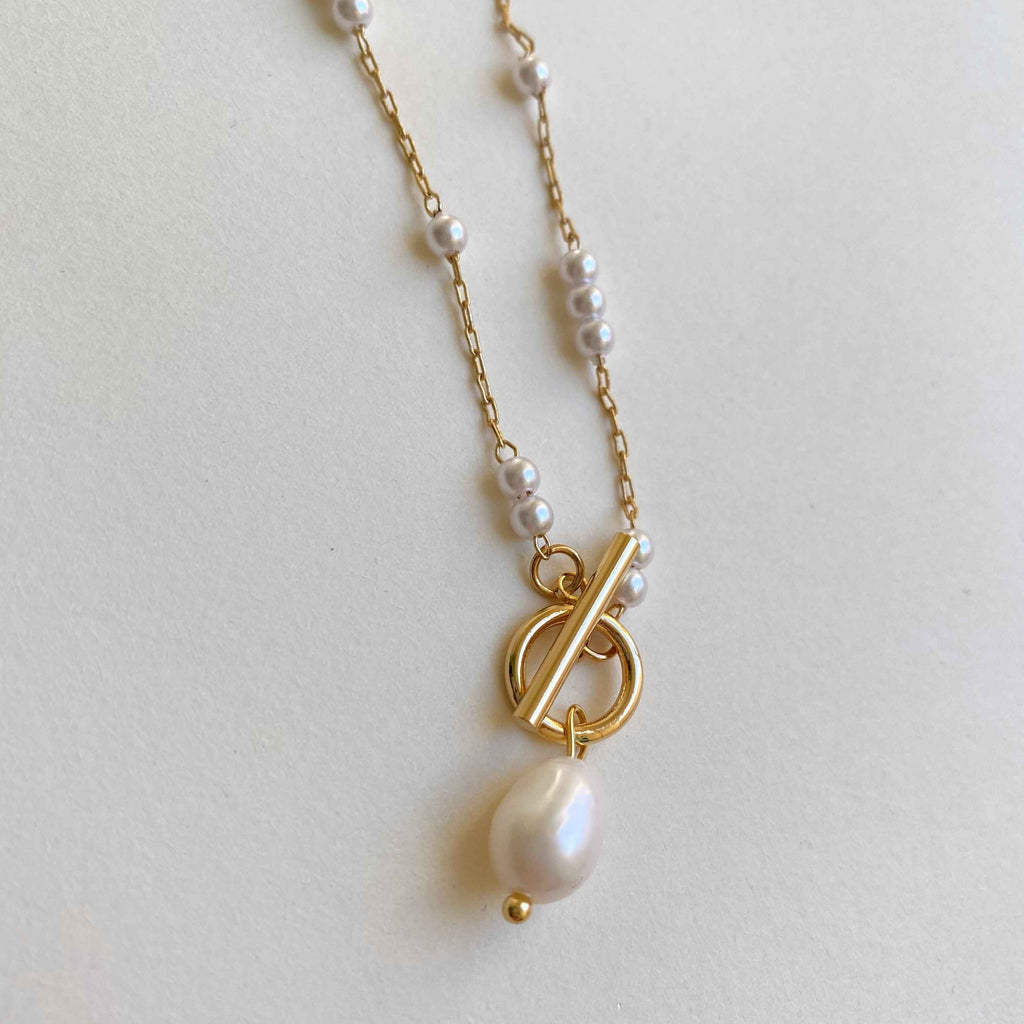 Irregular elegant square cast pearl necklace