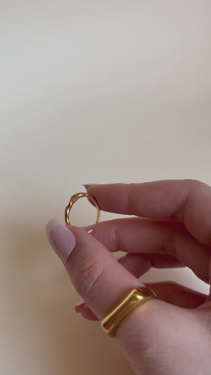 Thin elegance ring